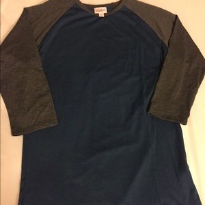 Small LuLaRoe Randy Tee